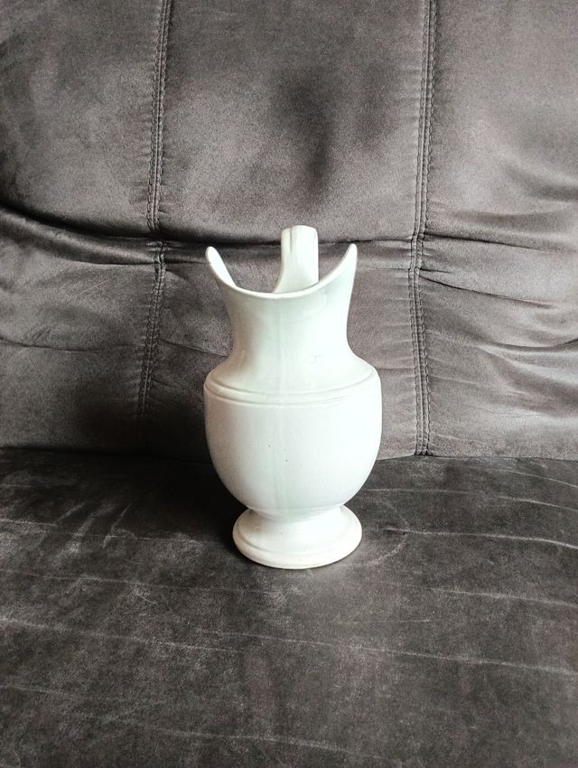 Jarra de cerámica blanca
