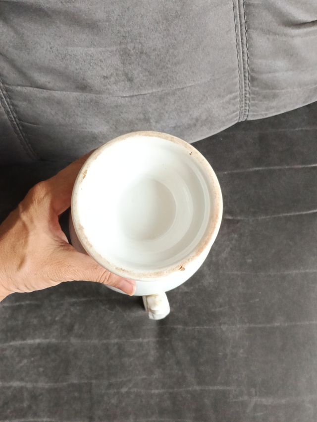 Jarra de cerámica blanca