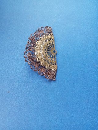 Colgante abanico dorado y marrón