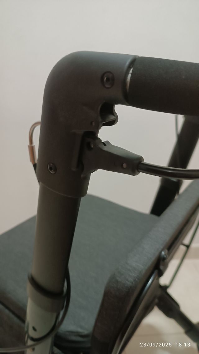 Caminador Magnum con asiento y cesta