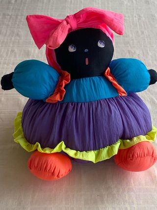 Muñeca de trapo colorida