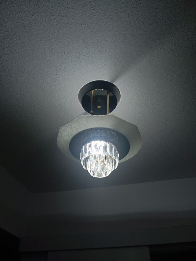 Lámpara colgante de cristal y metal