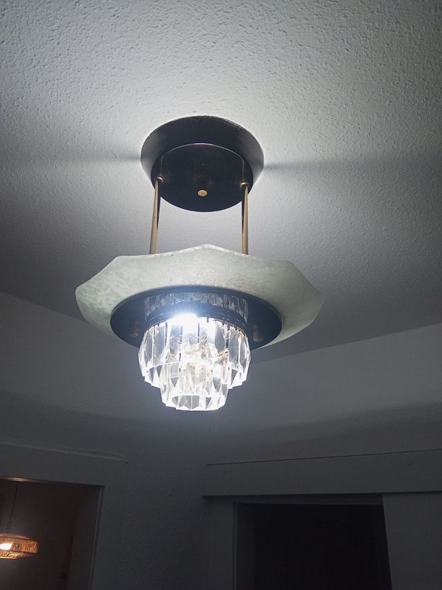 Lámpara colgante de cristal y metal