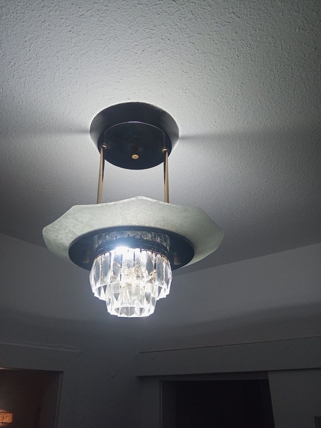 Lámpara colgante de cristal y metal