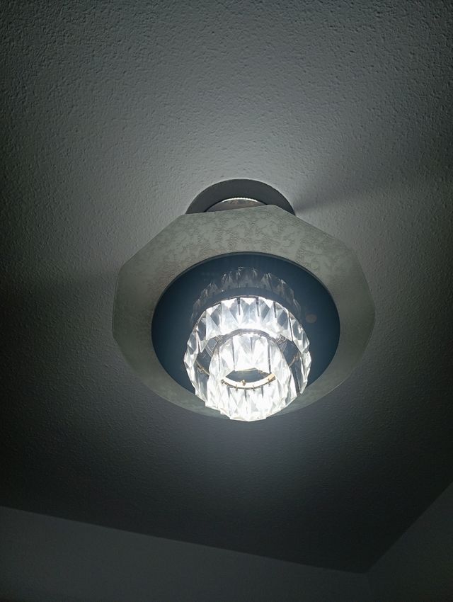 Lámpara colgante de cristal y metal