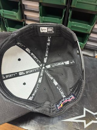 Gorra Red Bull negra