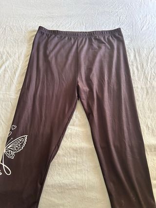 Pantalones pitillo negros con mariposa