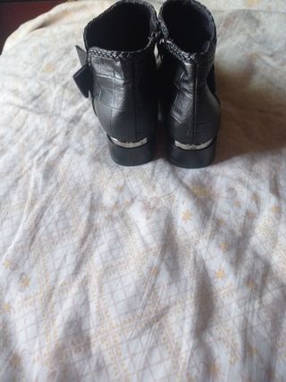 Botines negros nuevos