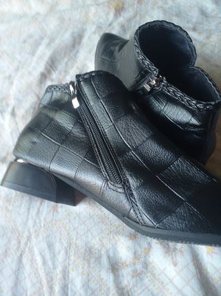 Botines negros nuevos