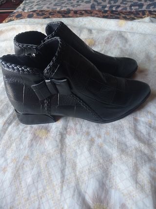 Botines negros nuevos