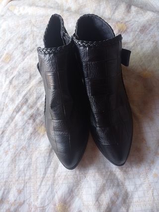 Botines negros nuevos