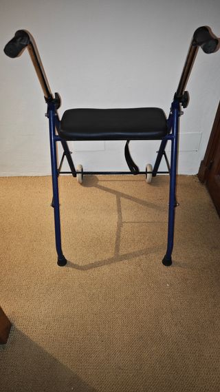 Andador caminador azul con asiento
