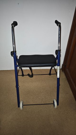 Andador caminador azul con asiento