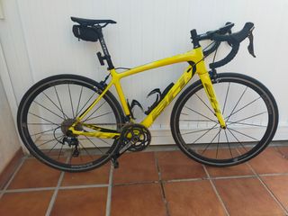 Bicicleta de carretera BH amarilla
Talla M
