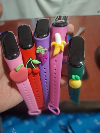 4 Relojes para niños con Adornos Frutas etc 