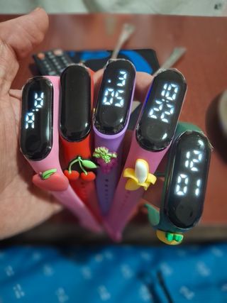 4 Relojes para niños con Adornos Frutas etc 