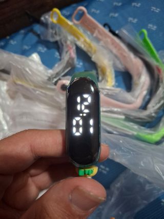 4 Relojes para niños con Adornos Frutas etc 