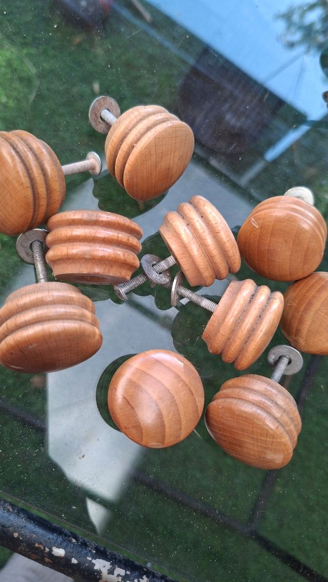 Maniglie in legno per mobili (lotto)