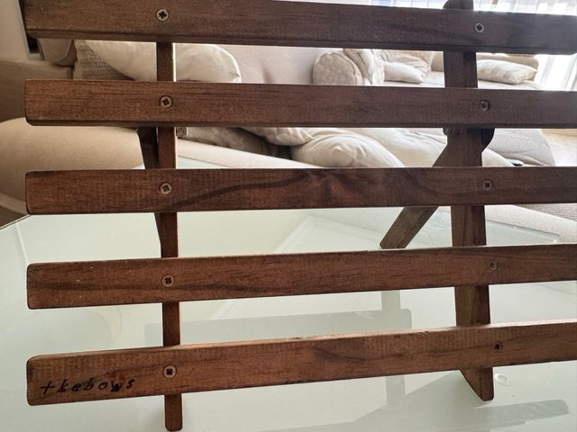 Barrera y corredor de madera