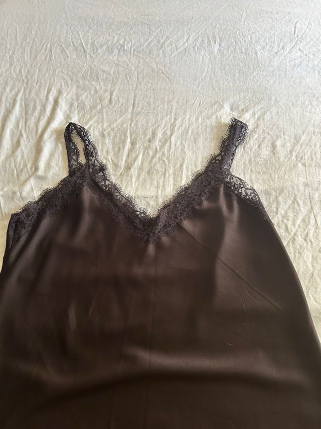 Blusa de satén con encaje