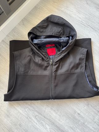 Chaleco Zara Man Negro con Capucha