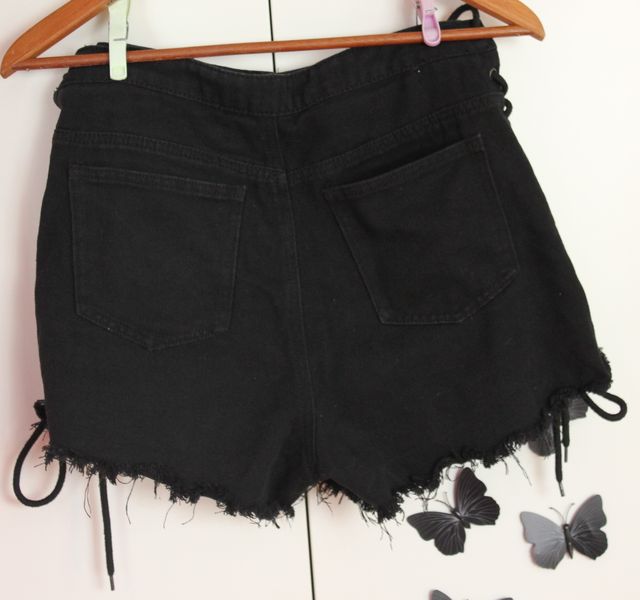 Shorts vaqueros negros con cordones