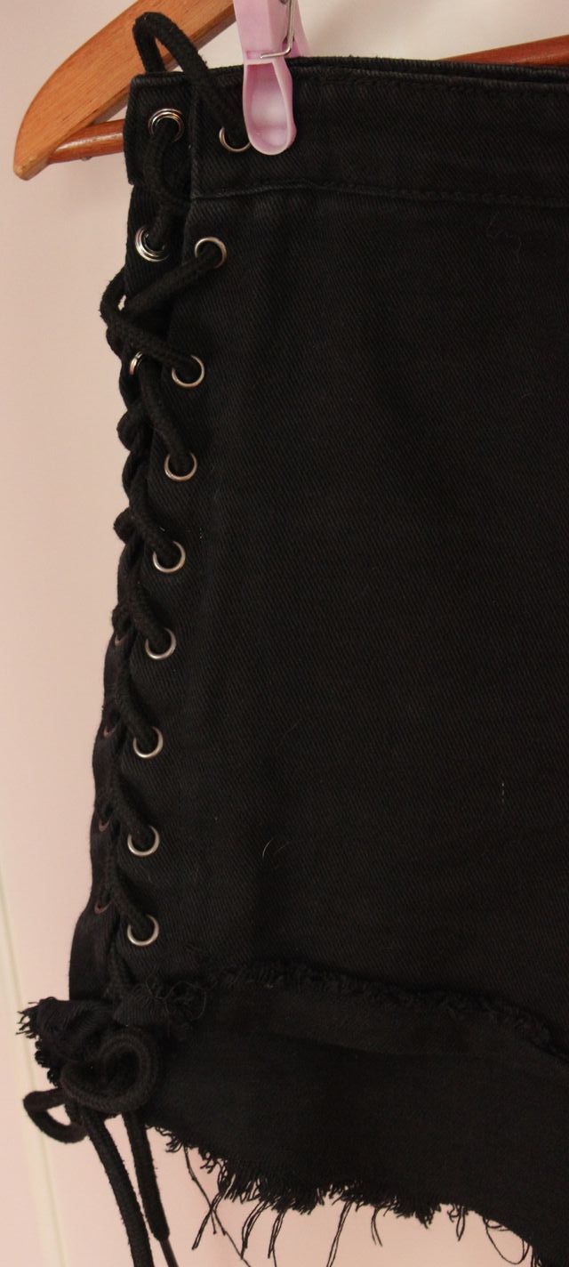 Shorts vaqueros negros con cordones