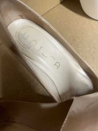 Zapatos de salón Unisa beige