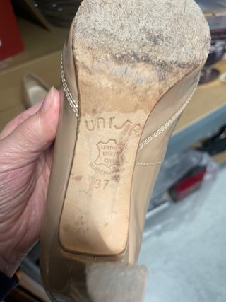 Zapatos de salón Unisa beige