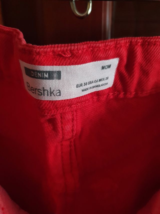 Pantalón vaquero rojo Talla 38