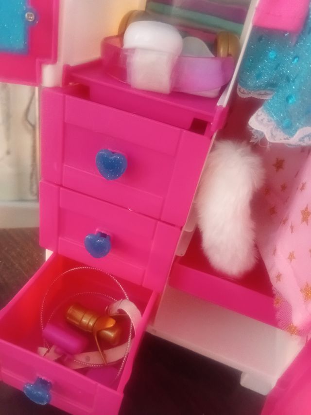 Nancy patinadora con armario y accesorios