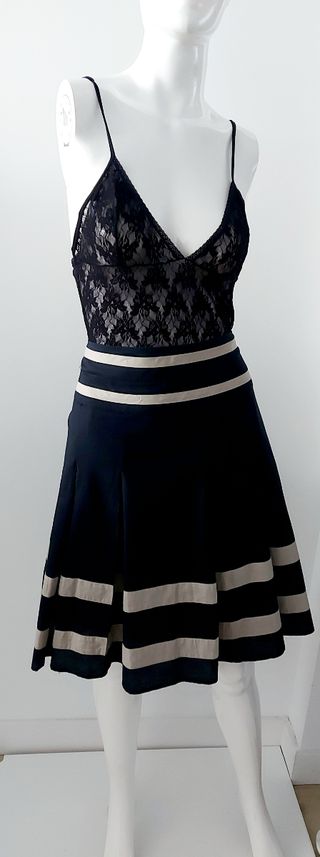 Falda plisada con rayas beige y negro
