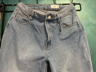 Pantalón vaquero con brillos Talla 44