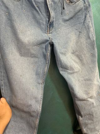 Pantalón vaquero con brillos Talla 44