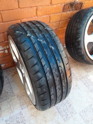 Llantas de aleación plateadas 
