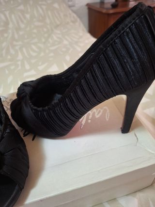 Zapatos de fiesta negros con tacón y plataforma