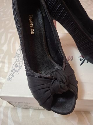 Zapatos de fiesta negros con tacón y plataforma