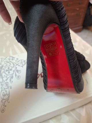 Zapatos de fiesta negros con tacón y plataforma