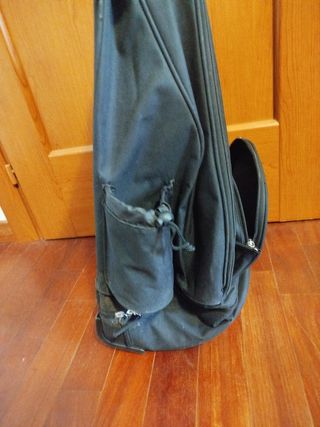 Zaino nero con manico estensibile