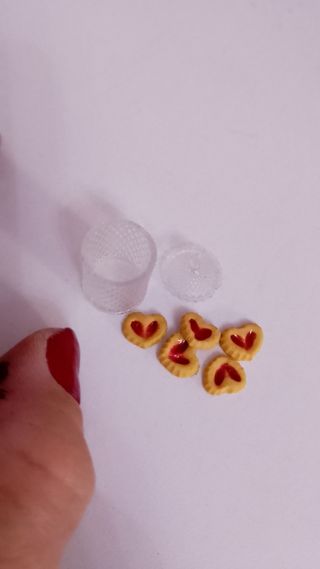 Bombonera con 5 galletas corazón miniatura