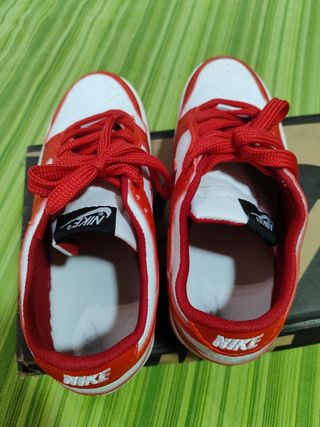 Deportivas Nike Rojas y Blancas