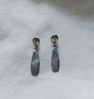Pendientes largos plateados