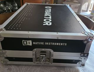 Maleta Rígida Traktor Kontrol S4