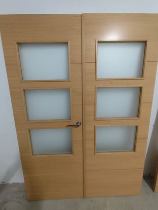Puerta individual y doble de roble con cristalera