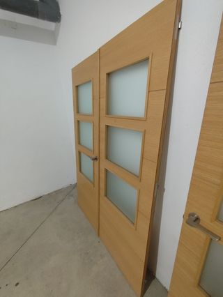 Puerta individual y doble de roble con cristalera