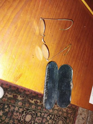 Gafas antiguas con estuche