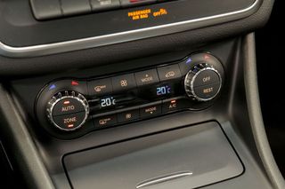 Mercedes GLA MERCEDES-BENZ  GLA 200 d Urban 