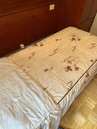 Edredón Cama Beige y Marrón