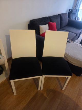 Sillas de comedor blancas y negras