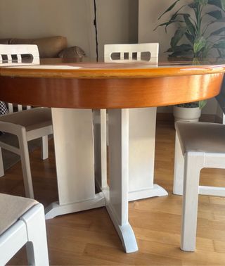 Mesa de salón de madera